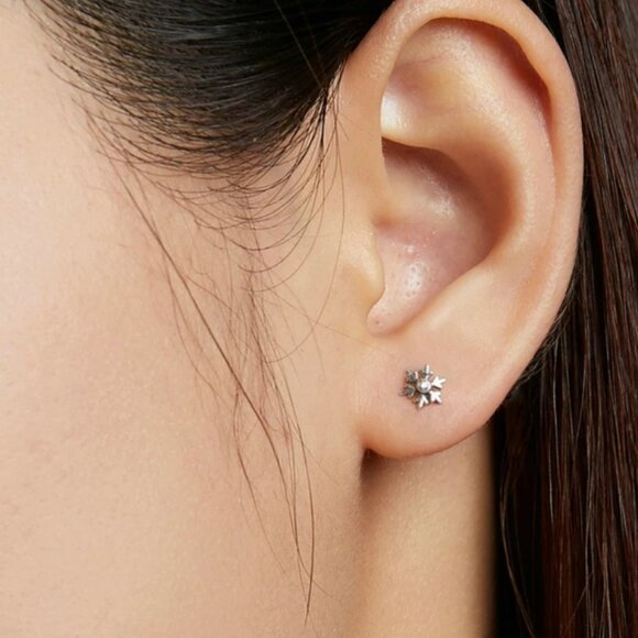Snowflake stud earrings Sterling Silver - Picture 2 of 2